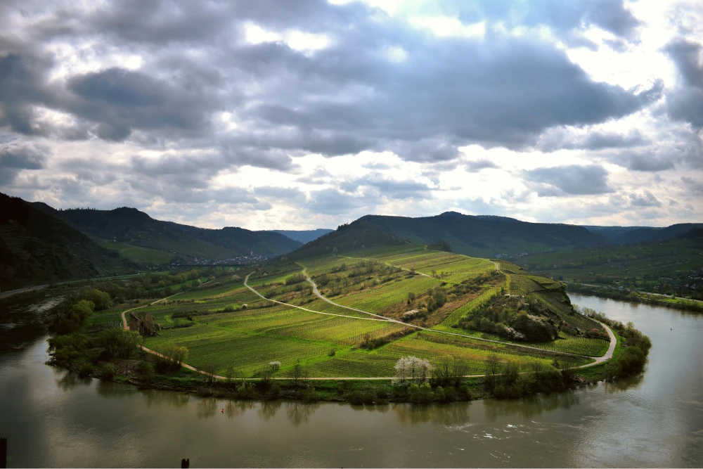 Вид на долину реки Мозель в Люксембурге, фото Caspi