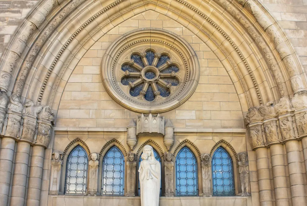 Фасад собора Люксембургской Богоматери, фото Caspi