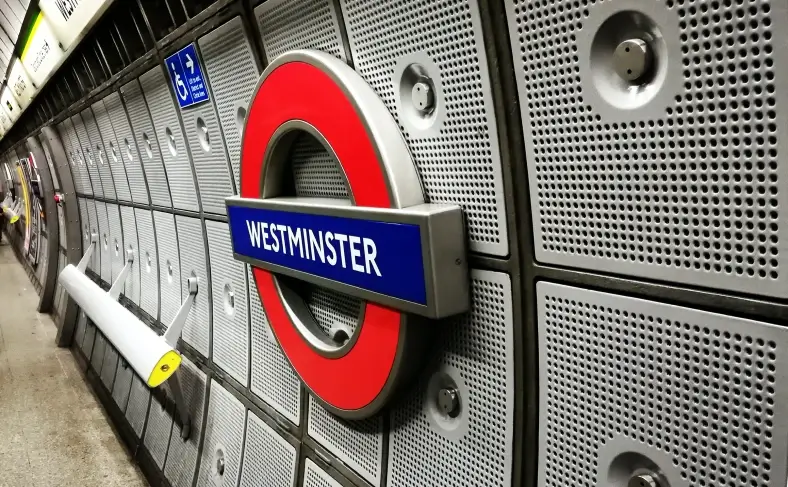 На изображении, Станция Вестминстер, Лондон Гарри Поттера