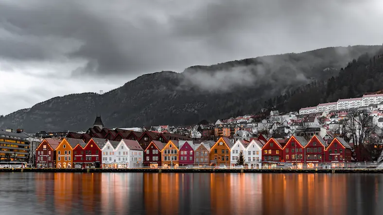 На изображении, фьорд Хардангер в Норвегии, Фьорды Норвегии