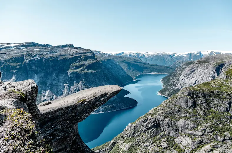 На изображении, фьорд Нерей в Норвегии, Фьорды Норвегии