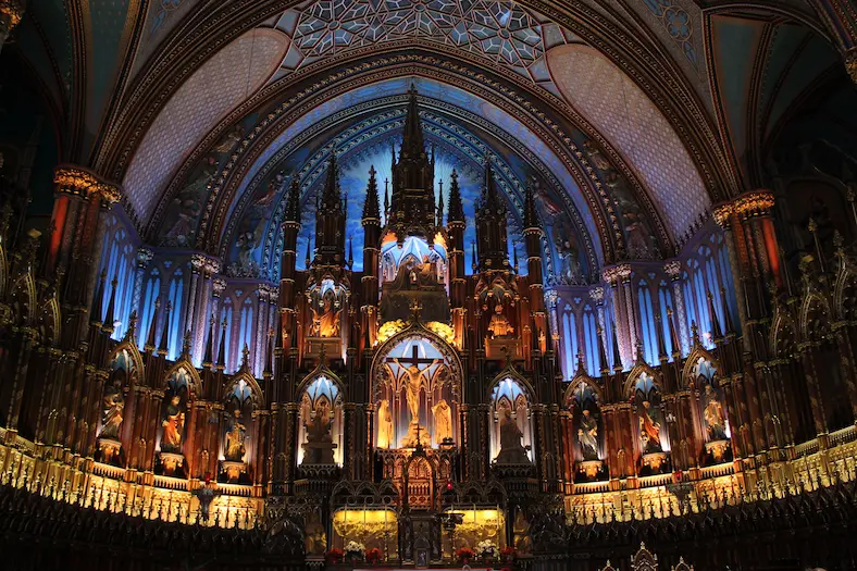 На изображении, Базилика Нотр-Дам де Монреаль, Самые красивые города Канады