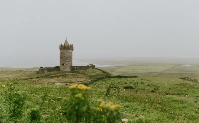 На изображении, знаменитый замок в Ирландии, Ирландия фото