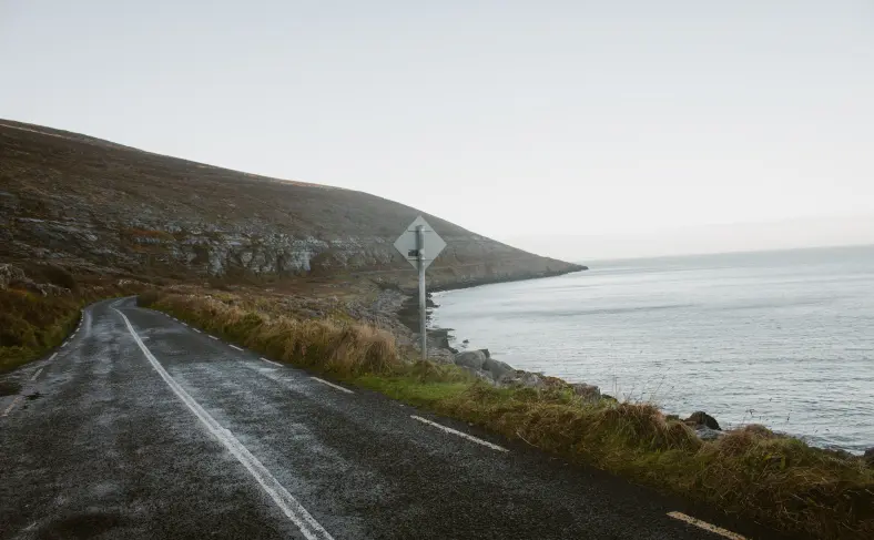 На изображении, дорога в Ирландии, Ирландия фото