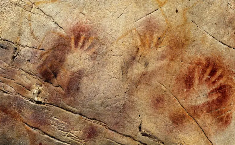 На изображении, знаменитая пещера рук в Патагонии, Патагония фото