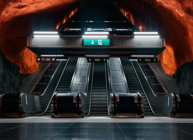 На изображении, станция метро Solna Centrum, город Стокгольм, Стокгольм фото