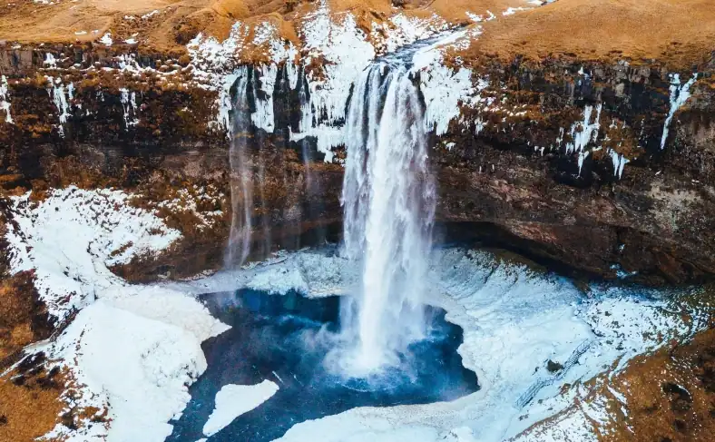 На изображении, известный водопад в Исландии, Исландия фото